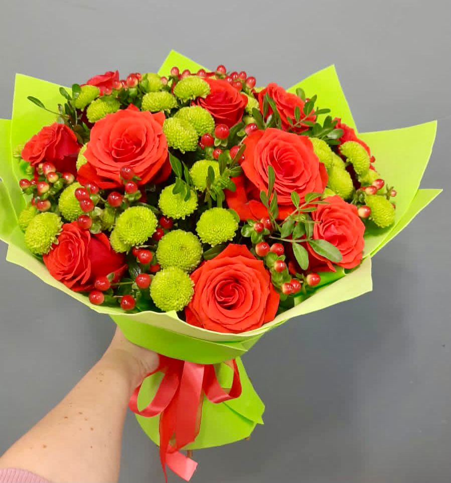 Букет цветов из: Хризантемы и Розы в Вологде