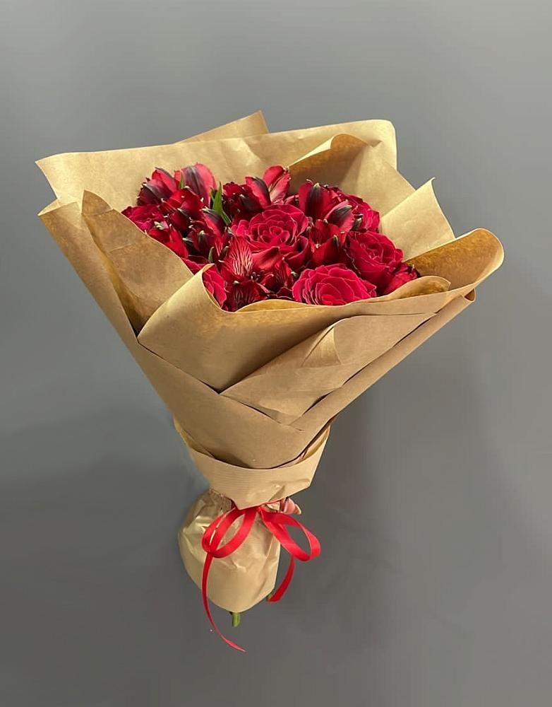 Букет цветов из: Альстромерии и Розы в Вологде