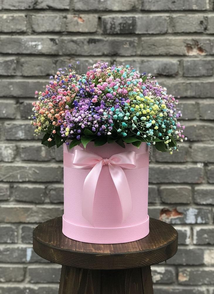 Цветочная композиция из Гипсофила и Розы в шляпной коробке в Вологде