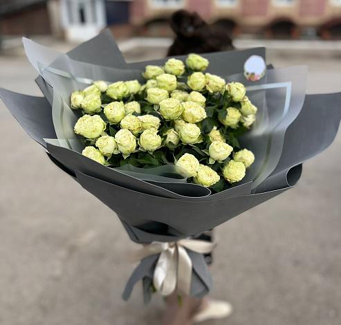 Букет Белые кустовые розы Солинеро в Вологде