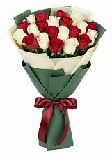 Букет Микс из красных и белых роз в Вологде