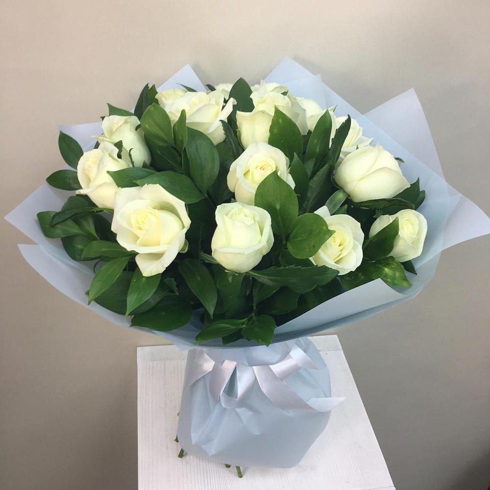 Букет 15 Белых роз Проуд в Вологде