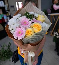 Букет цветов из:  Герберы, Розы и Хризантемы в Вологде