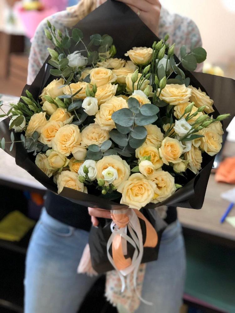 Букет цветов из: Розы и Лизиантусы в Вологде