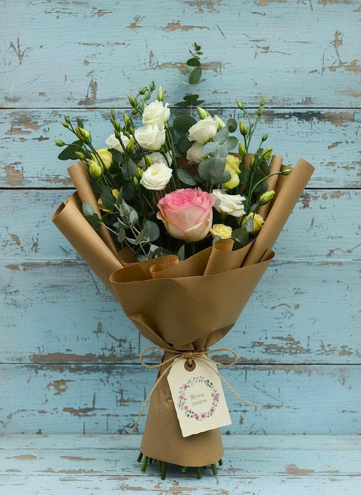 Букет цветов из: Розы и Лизиантусы в Вологде