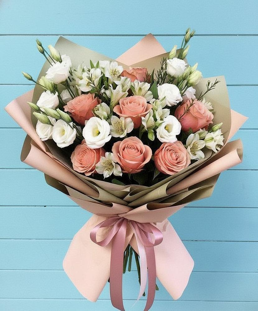 Букет цветов из: Розы, Альстромерии и Лизиантусы в Вологде