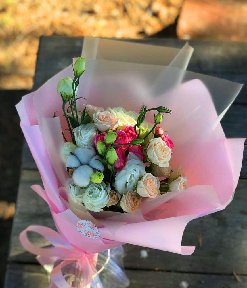 Букет цветов из: Розы и Лизиантусы в Вологде