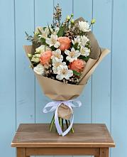Букет цветов из:  Альстромерии, Лизиантусы, Розы и Хризантемы в Вологде
