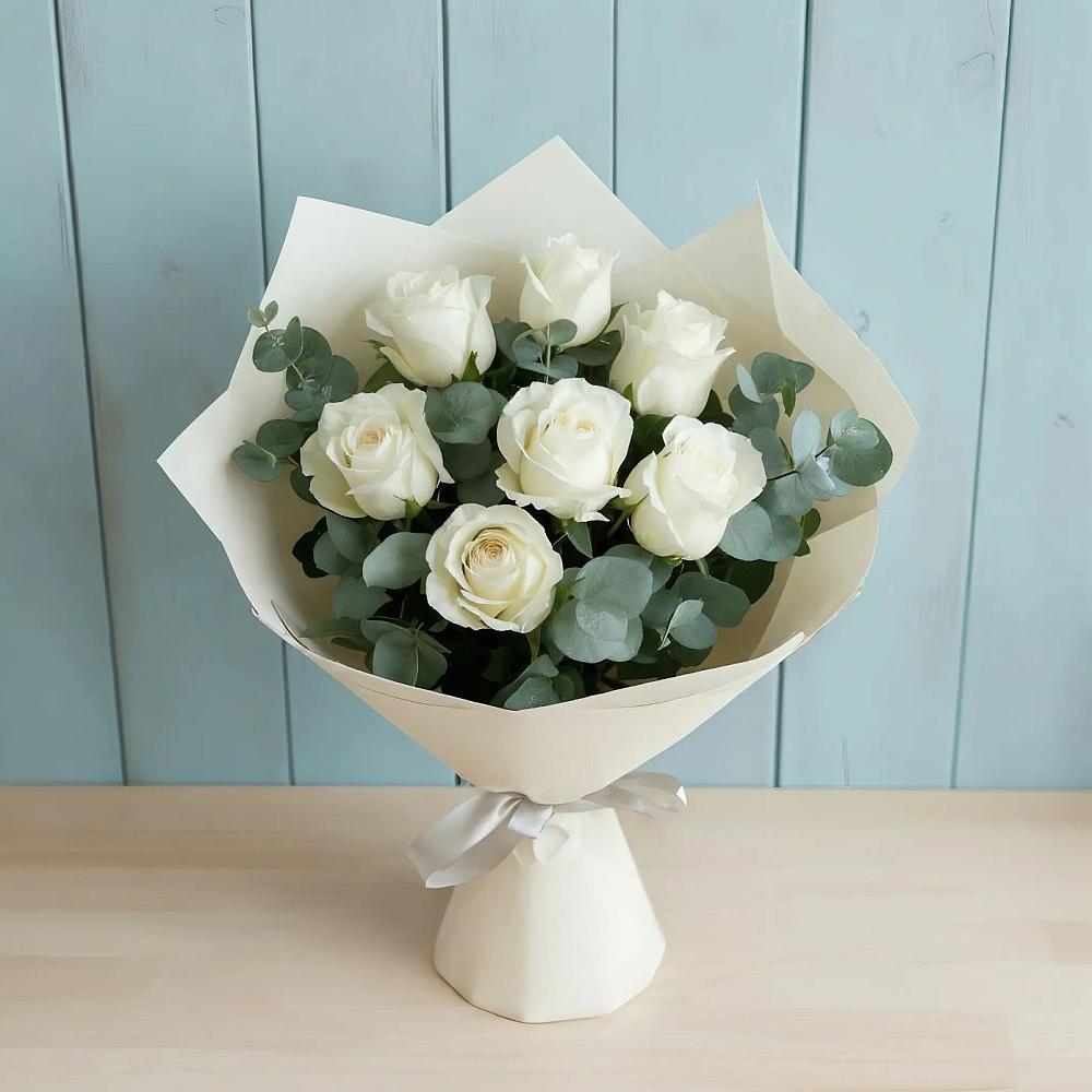 Букет Белые розы в Эвкалипте в Вологде