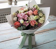 Букет цветов из:  Розы, Лизиантусы и Гвоздики в Вологде