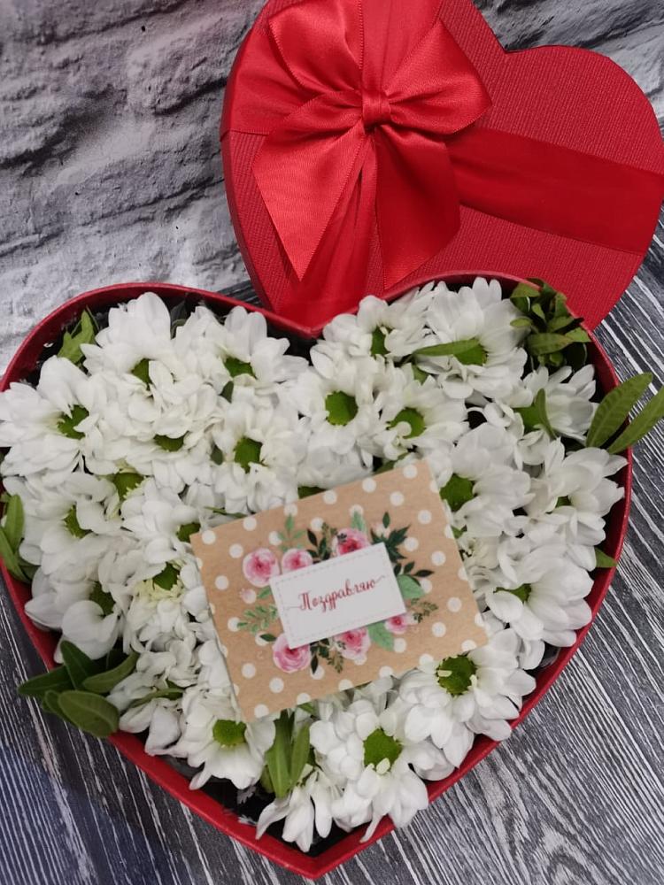 Цветочная композиция из Хризантемы в виде сердца в Вологде