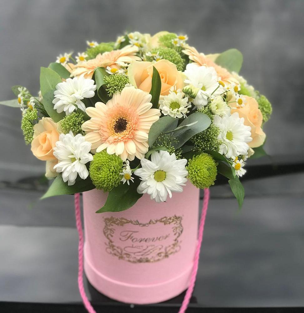 Цветочная композиция из Розы, Герберы и Хризантемы в шляпной коробке в Вологде