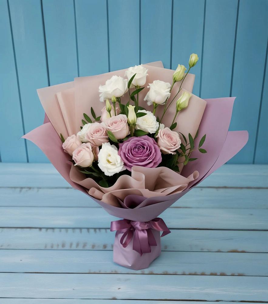 Букет цветов из: Розы и Лизиантусы в Вологде